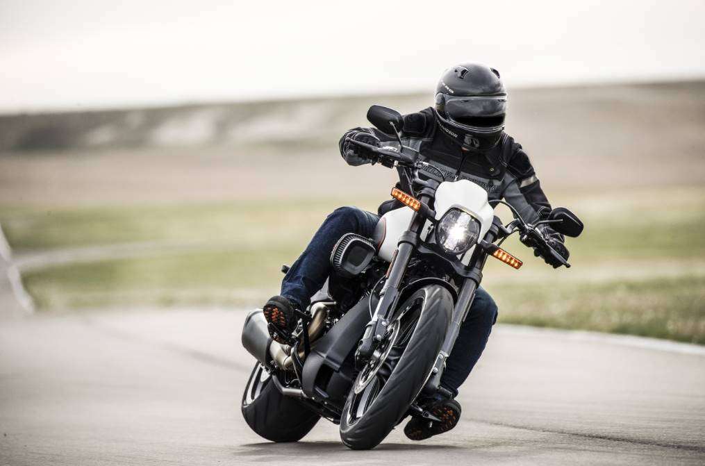 Harley-Davidson promove Test Ride nos modelos Sport Glide e FXDR 114